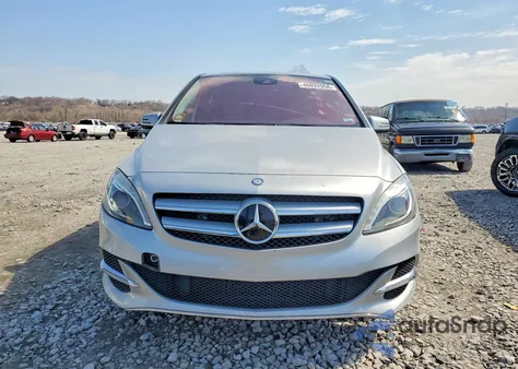 2017 Mercedes-Benz B 250E z USA, uszkodzony, nr VIN WDDVP9AB3HJ013083